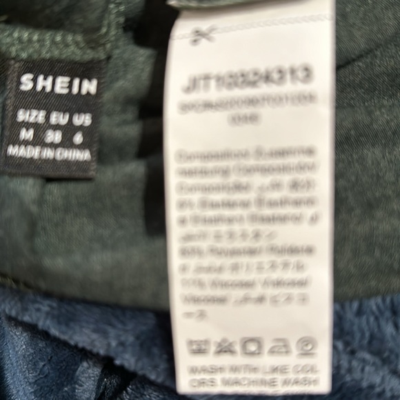 Cute soft basic dress - Picture 4 of 4